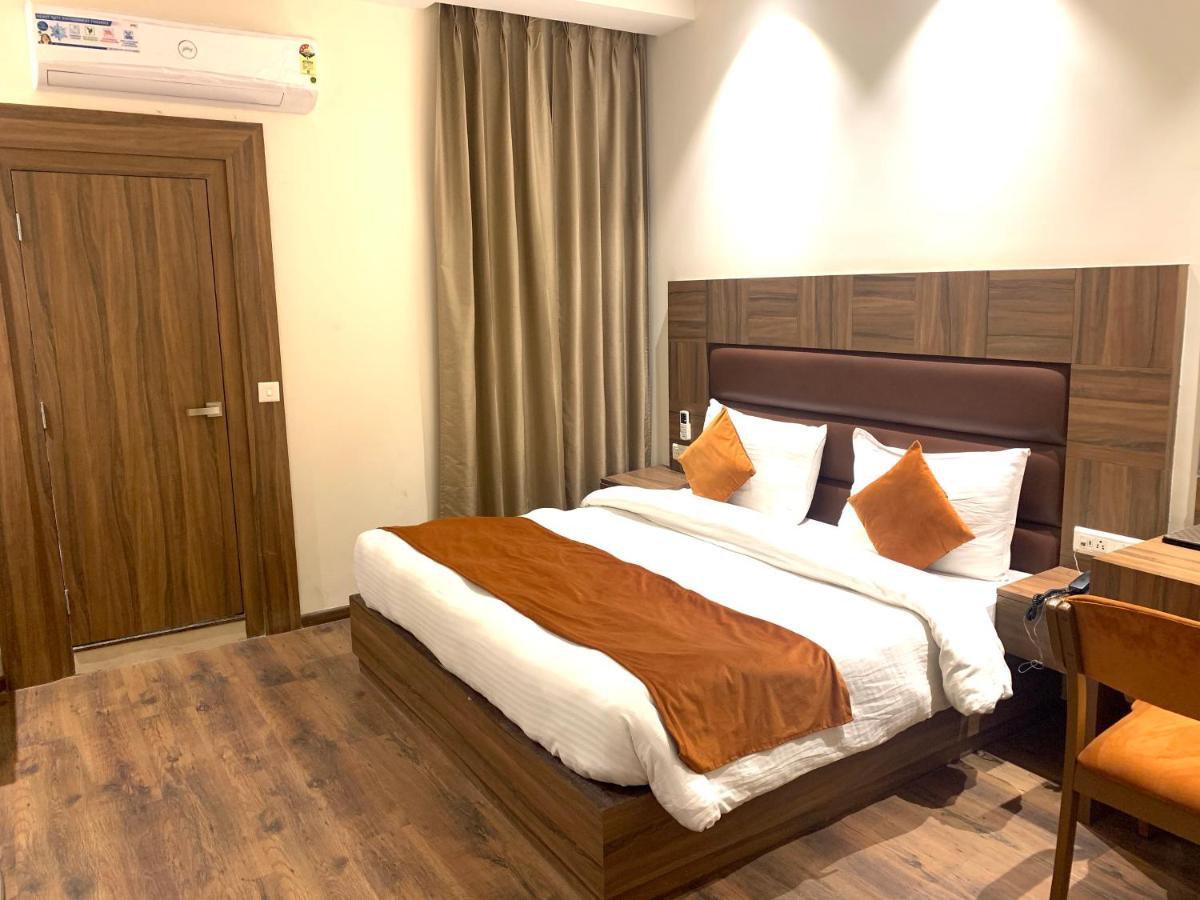 Hotel Amber Rudrapur Luaran gambar